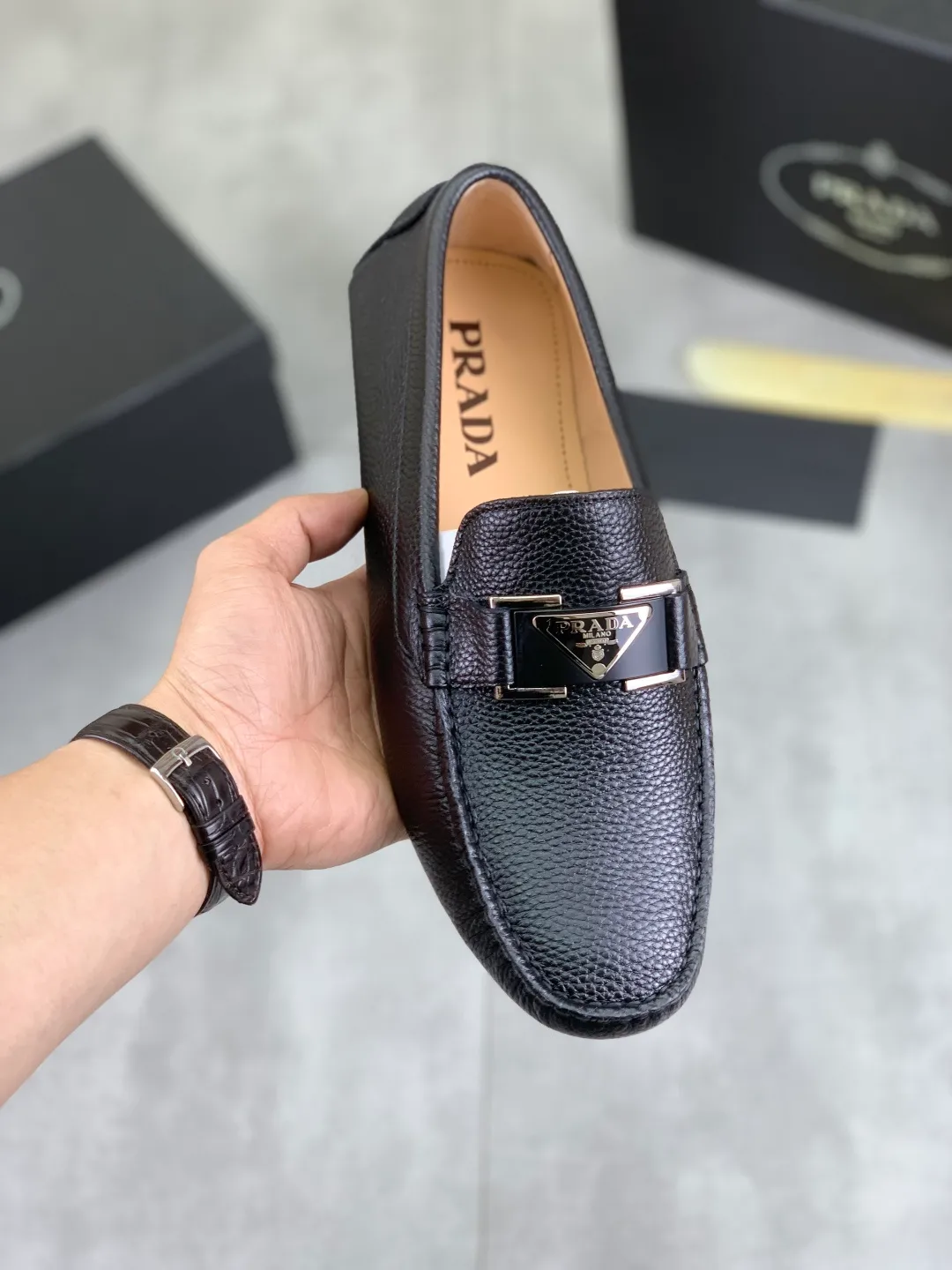 Men's Men's Shoes 💰P380💰【New Style】🆘 🔥🆕【PRADA】Prada Hong Kong high-quality pea shoes. Loaf style for lazy people. This fabric is made of 🇮🇹 imported top-grade Italian first-layer cowhide➕full first-layer pigskin lining. The lining is more high-end. The original non-slip and wear-resistant rubber outsole is the only choice for driving. Size: 38-45 4️⃣colors available